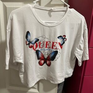 Que White Tee with Butterfly and Queen Print